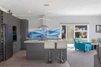 877 East Coast Road, Kaiaua