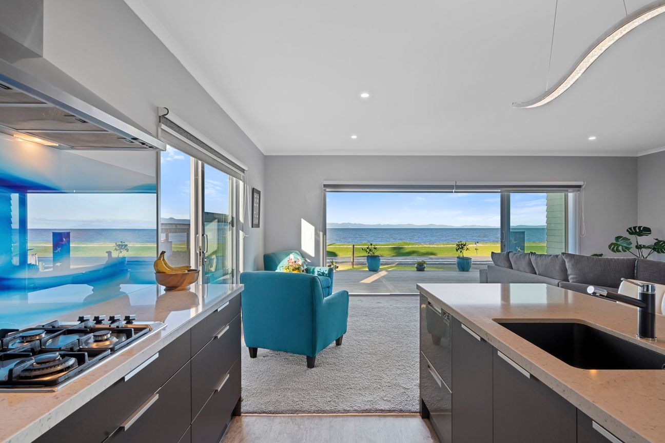 Elevated Views, Easy Living - Więcej