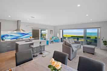 877 East Coast Road, Kaiaua
