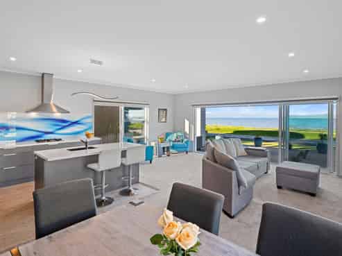 877 East Coast Road, Kaiaua