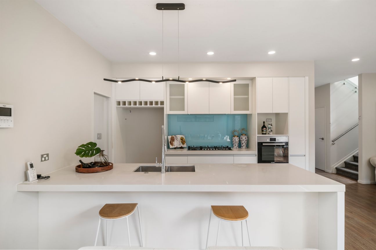 Sunny, Spacious Home in a Prime Location - Mehr