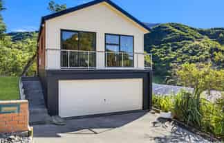 11 Angle Street, Picton