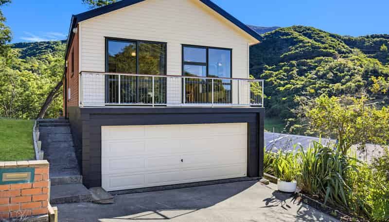 11 Angle Street, Picton