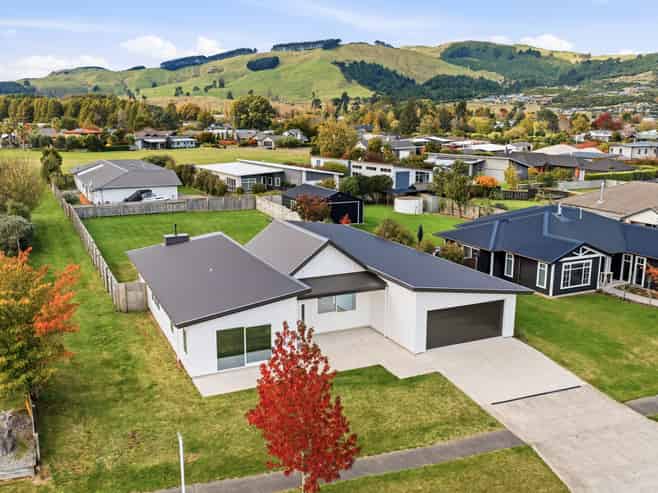 59 Montgomery Crescent, Kinloch