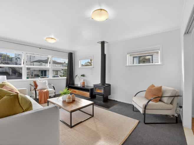 1/5 Woodall Place, Totara Vale