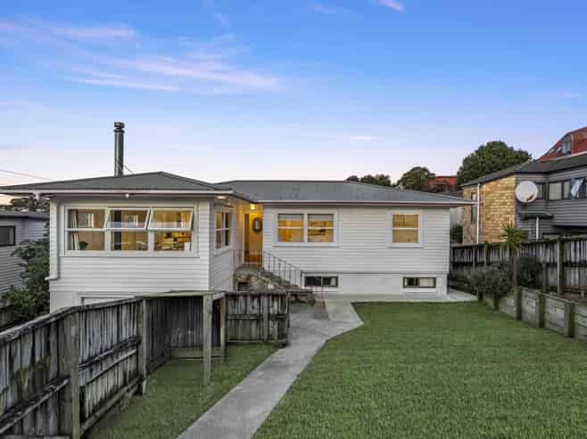 1/5 Woodall Place, Totara Vale