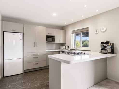 98 Kinloch Road, Kinloch