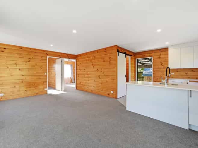 421B Sunset Road, Sunnybrook