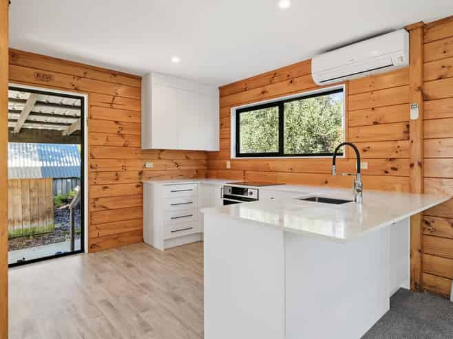 421B Sunset Road, Sunnybrook