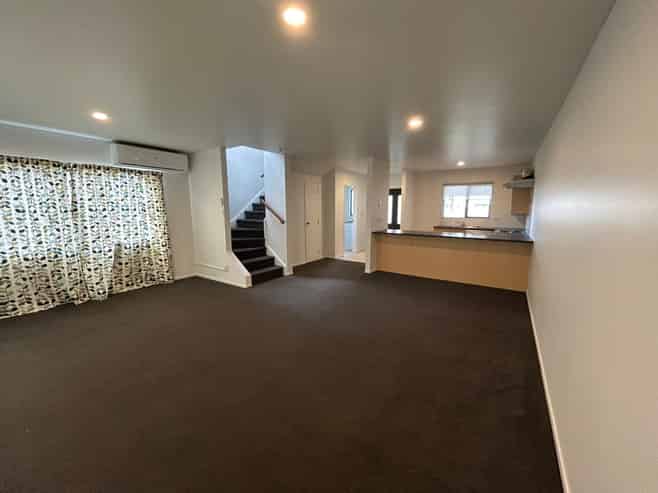 1/16 Yang Place, Papakura