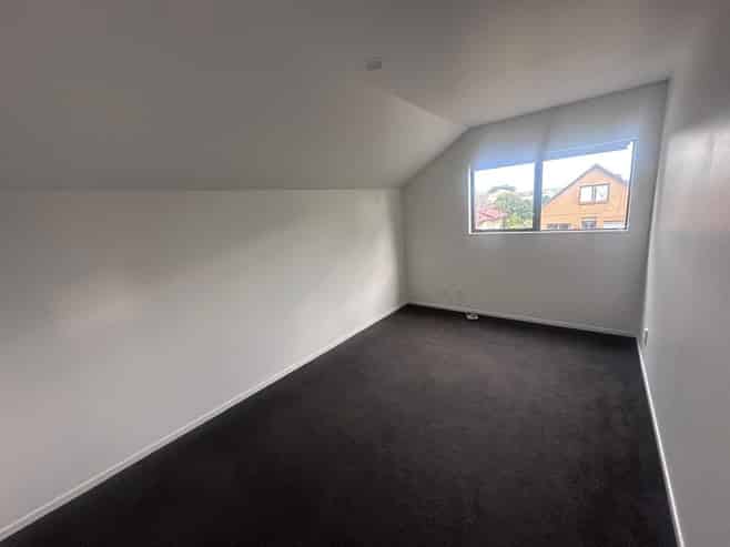 1/16 Yang Place, Papakura