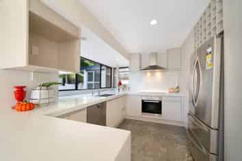 8 Eleanor Place, Blockhouse Bay