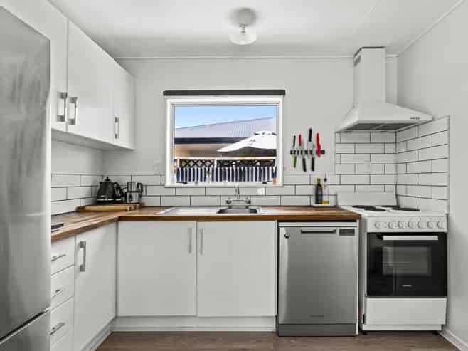 605 Maddison Street, Akina