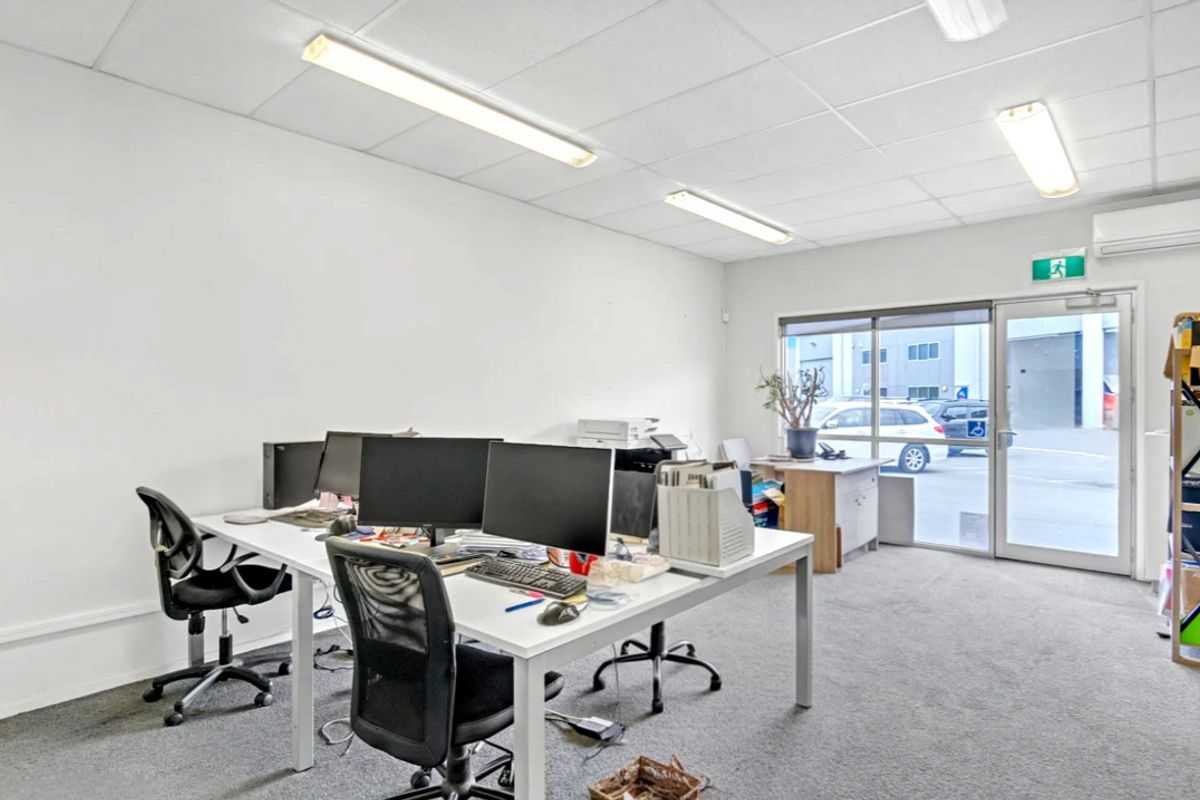 Sophisticated Industrial Opportunity - Altro