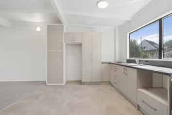 9D Ash Grove, Ranui Heights