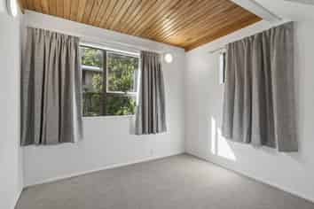 9D Ash Grove, Ranui Heights