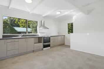 9D Ash Grove, Ranui Heights