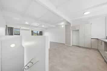 9D Ash Grove, Ranui Heights