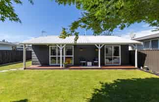 605 Maddison Street, Akina