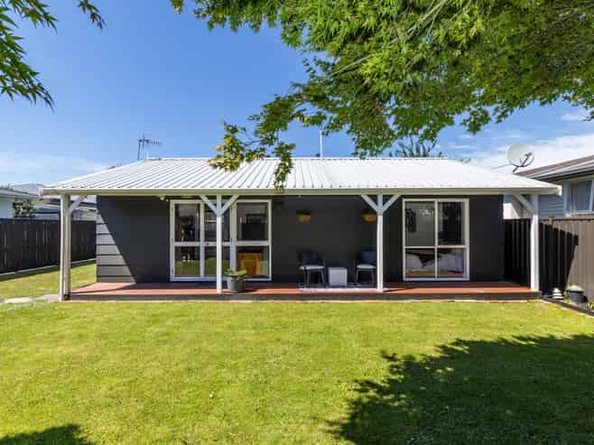 605 Maddison Street, Akina