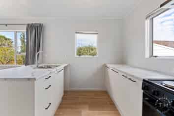 5 De Bloge Place, Clendon Park