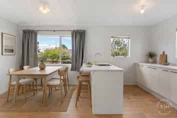 5 De Bloge Place, Clendon Park