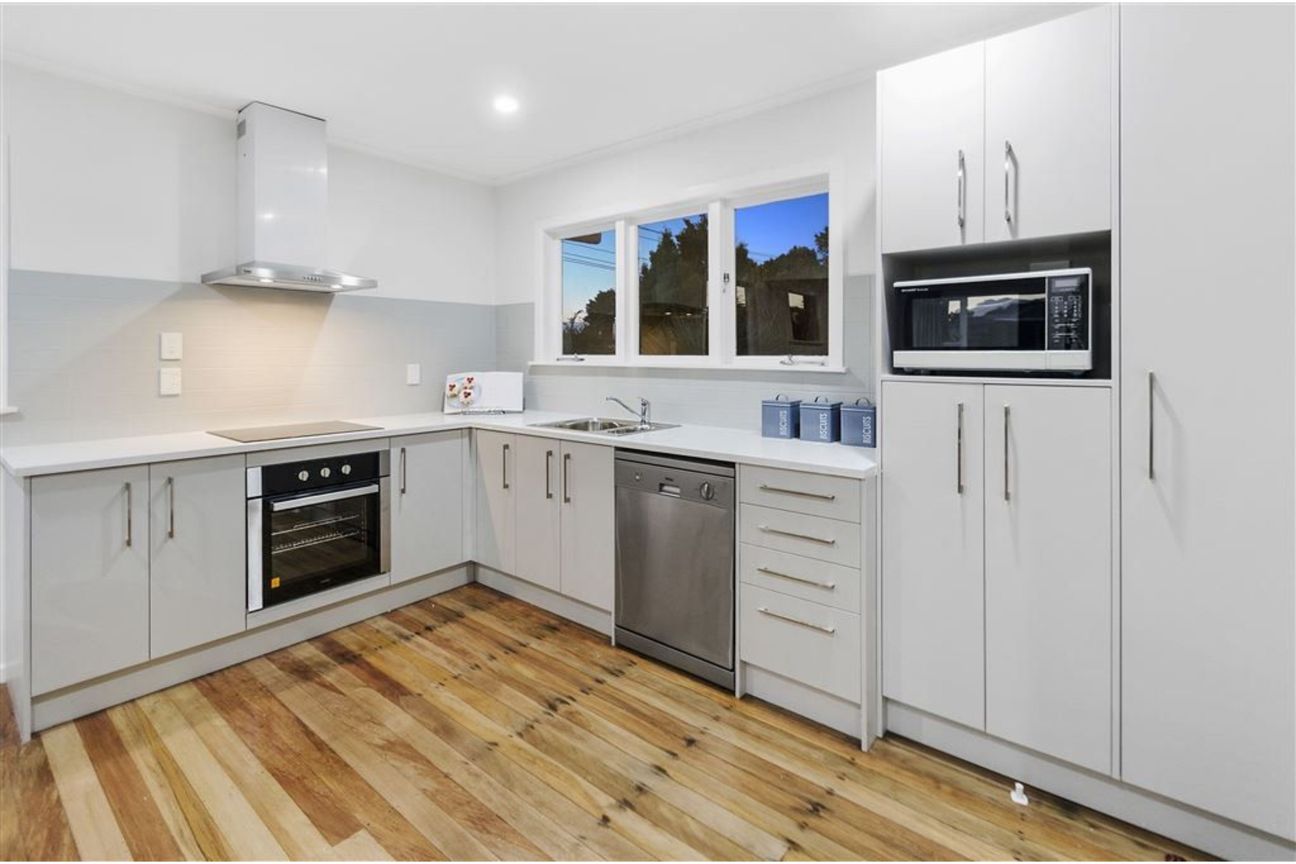 Freehold Corner Site with Great Potential – pohled 5