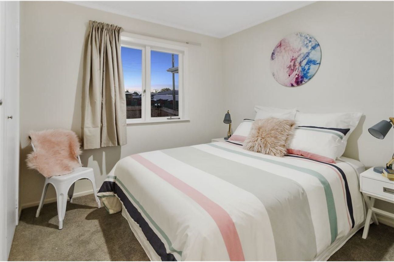 Freehold Corner Site with Great Potential – pohled 6