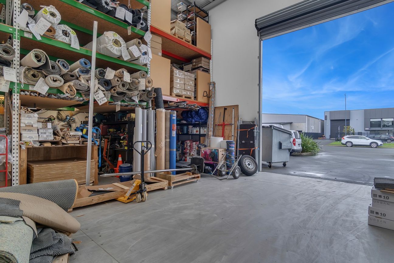 Modern Wigram Warehouse - Fler