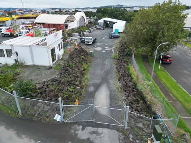 1,486M² CENRTAL PENROSE YARD
