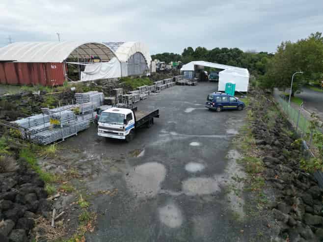 1,486M² CENRTAL PENROSE YARD
