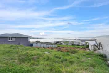 355 Barrow Street, Bluff