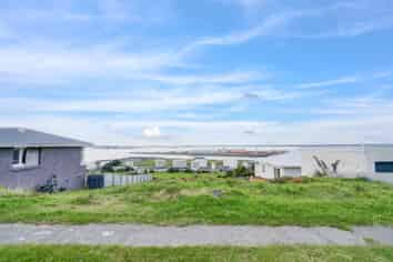 355 Barrow Street, Bluff