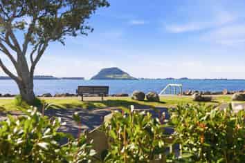 99 Beach Road, Otumoetai