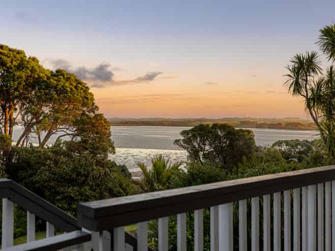 48 Ronald Avenue, Glenbrook