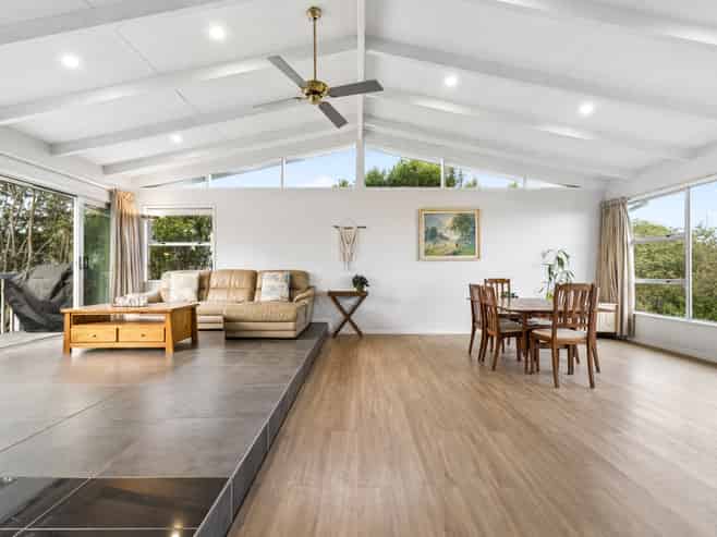 48 Ronald Avenue, Glenbrook