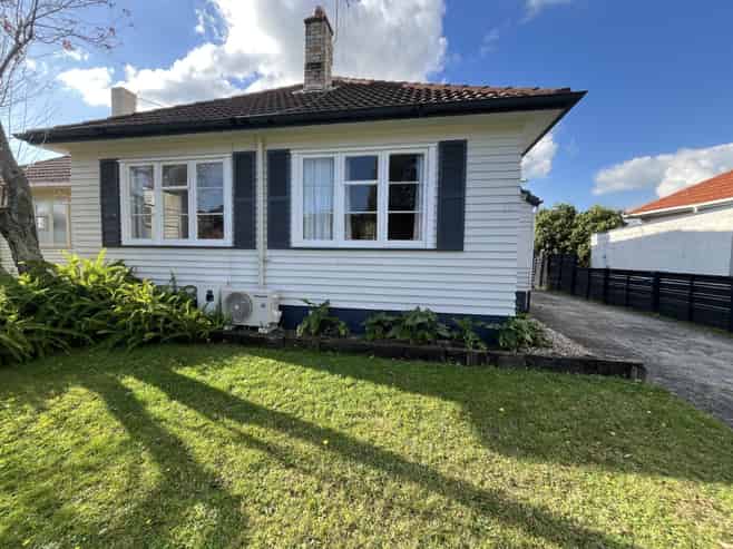 77 Jellicoe Drive, Hamilton East