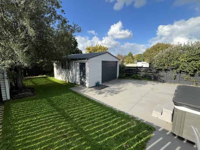 77 Jellicoe Drive, Hamilton East