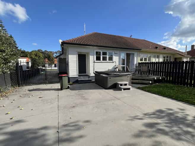 77 Jellicoe Drive, Hamilton East