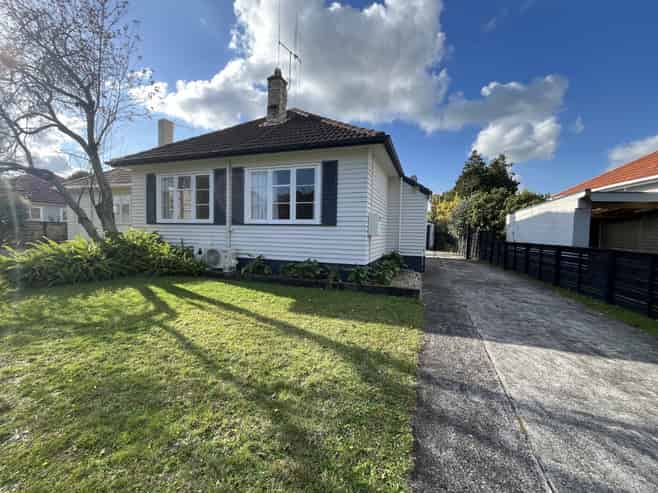 77 Jellicoe Drive, Hamilton East