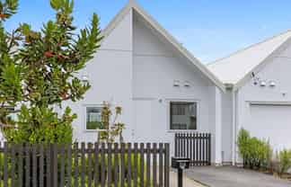 26A Taikura Avenue, Red Beach