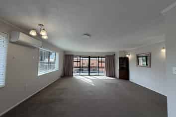 44 Newcastle Street, Windsor