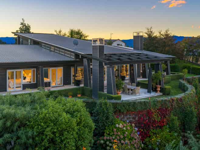 105 Marlborough Ridge Drive, Fairhall