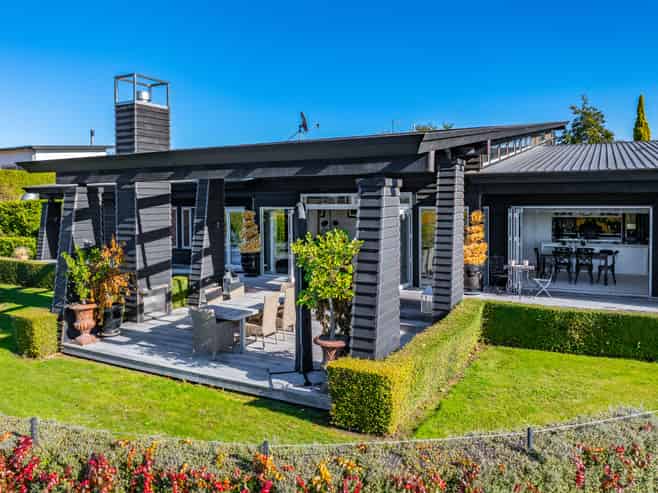 105 Marlborough Ridge Drive, Fairhall