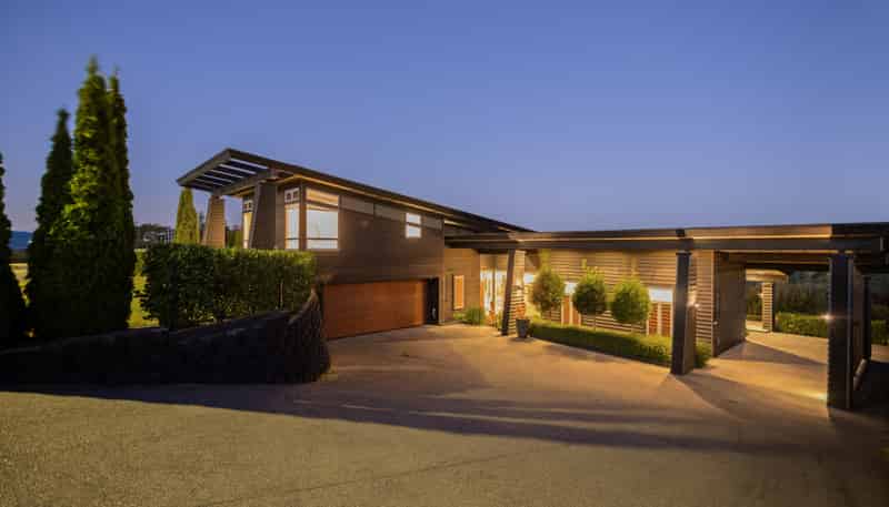 105 Marlborough Ridge Drive, Fairhall