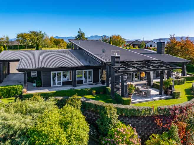 105 Marlborough Ridge Drive, Fairhall