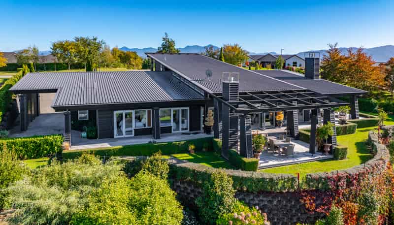105 Marlborough Ridge Drive, Fairhall