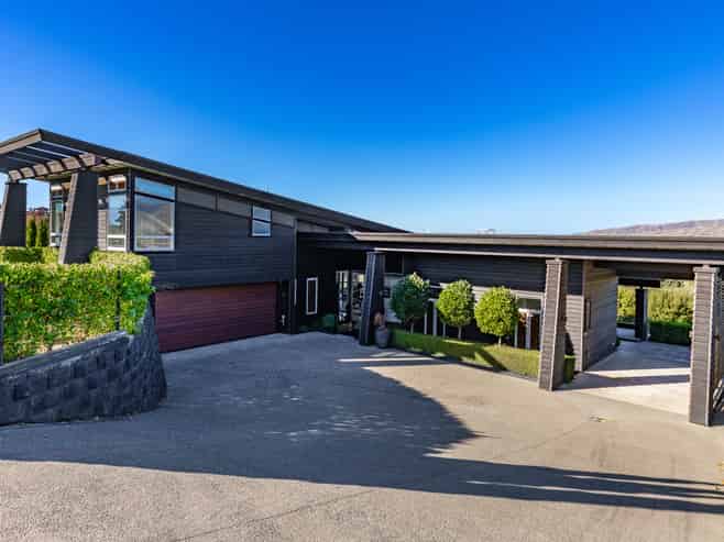 105 Marlborough Ridge Drive, Fairhall