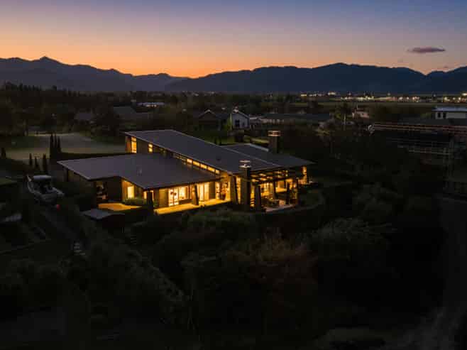 105 Marlborough Ridge Drive, Fairhall