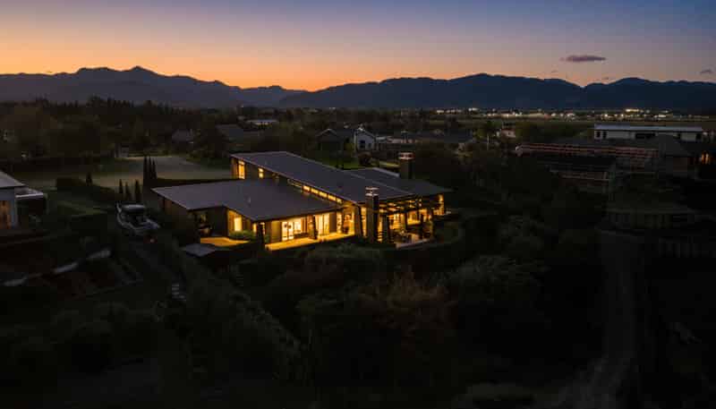 105 Marlborough Ridge Drive, Fairhall